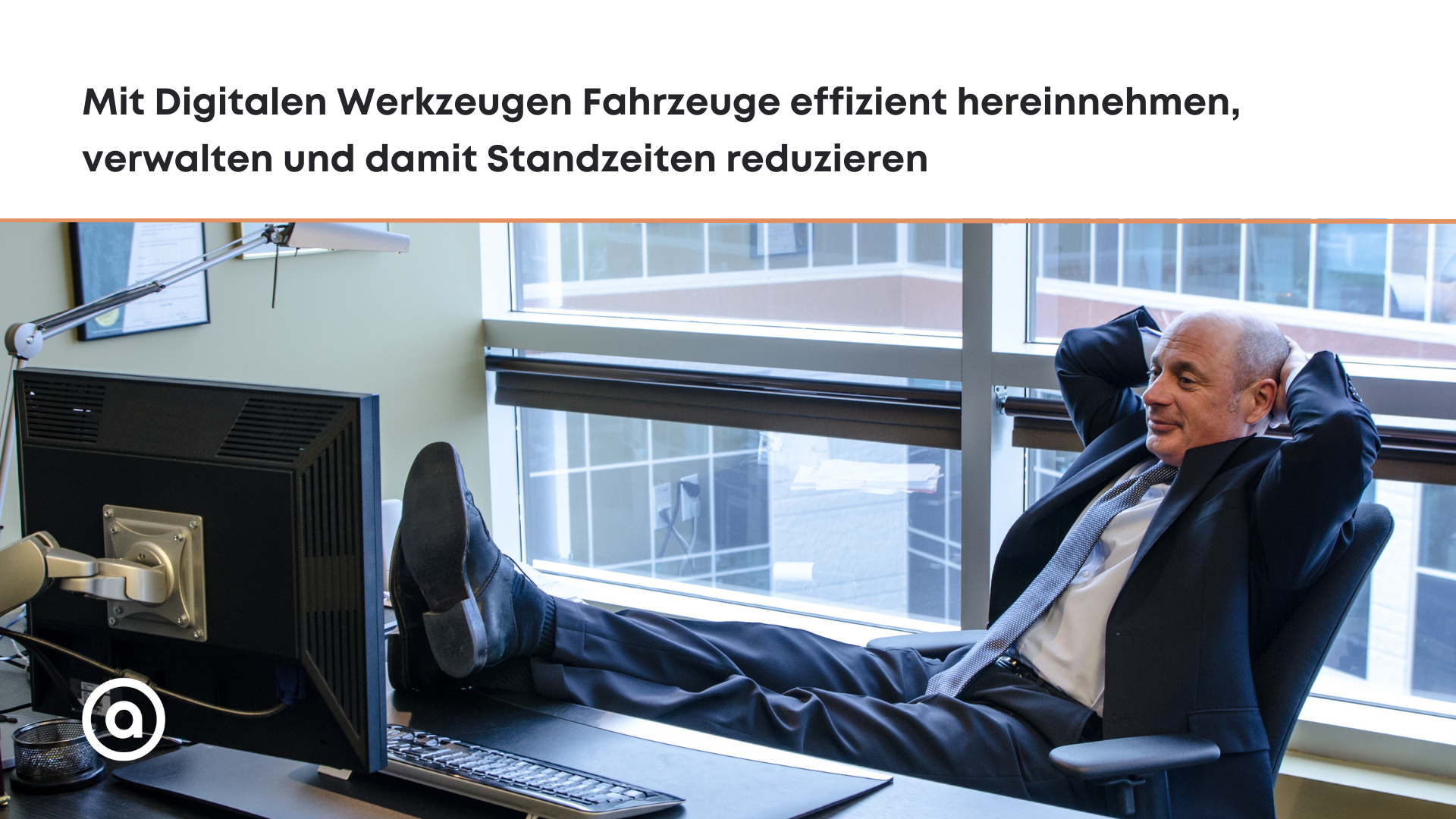 Gebrauchtwagenhändler, der durch optimierte Standzeiten die Füße hochlegen kann